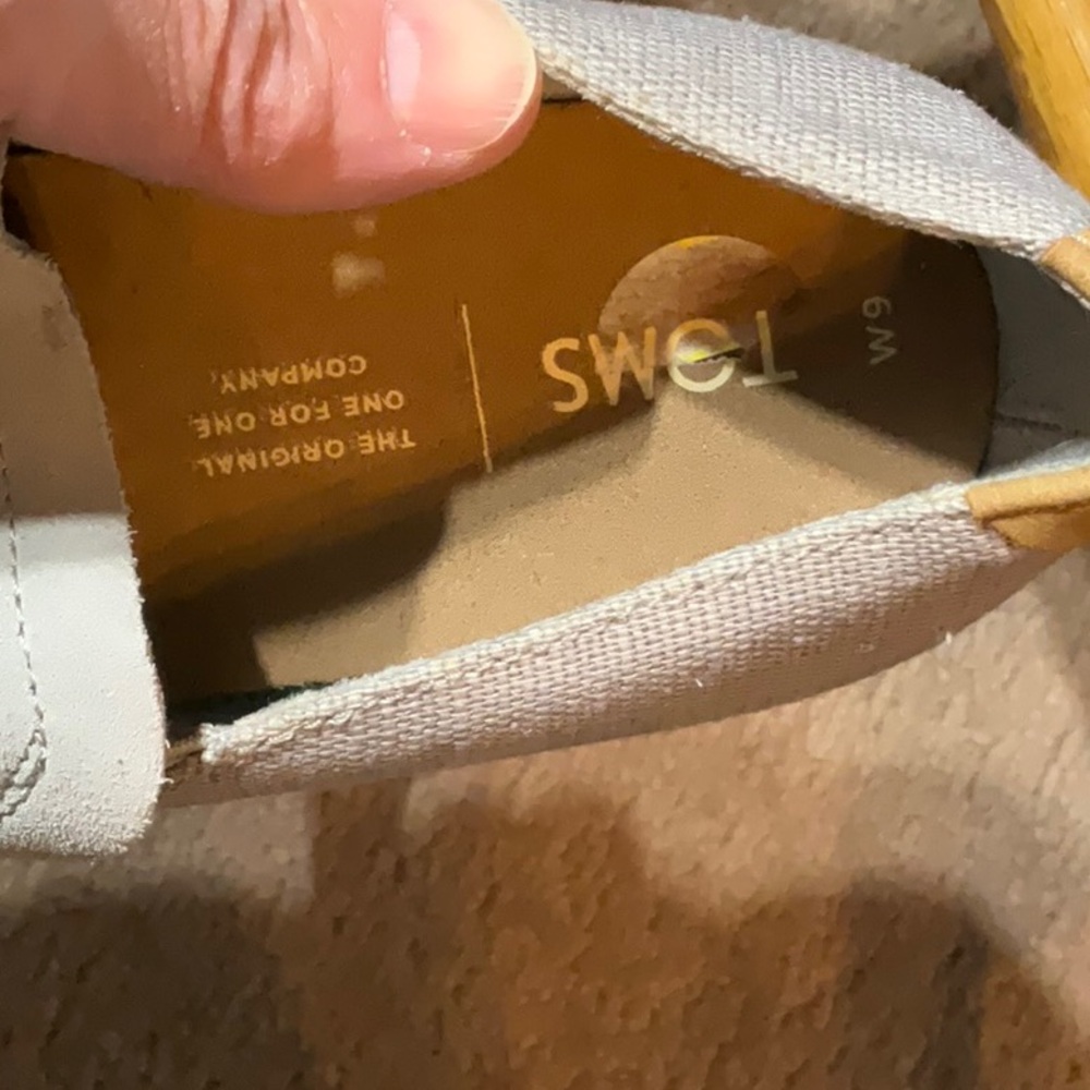 TOMS SHOES - Picture 3 of 5